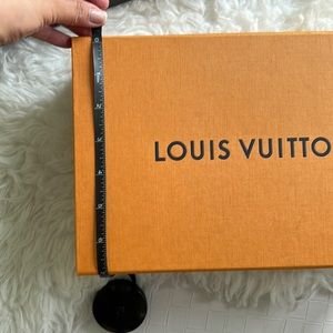📍SOLD📍Louis Vuitton Box